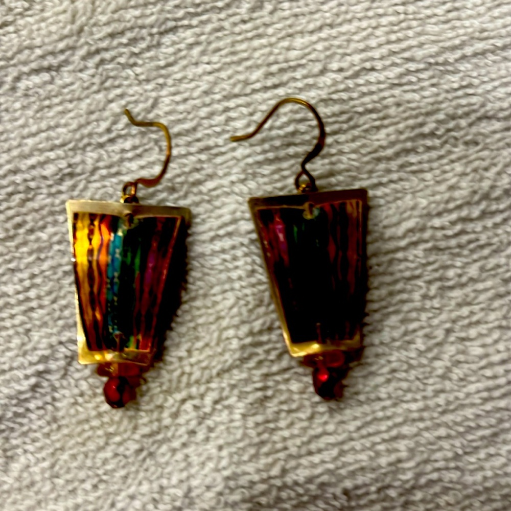 Earrings wire has multi color